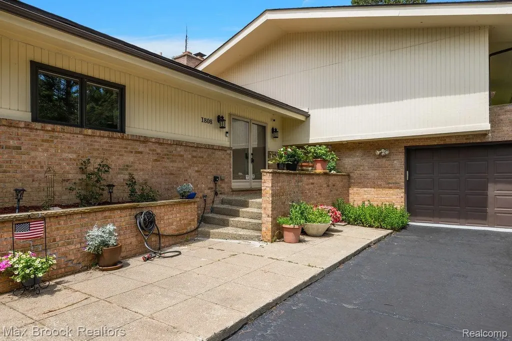 1808 Moors Court Bloomfield Hills City MI 48302