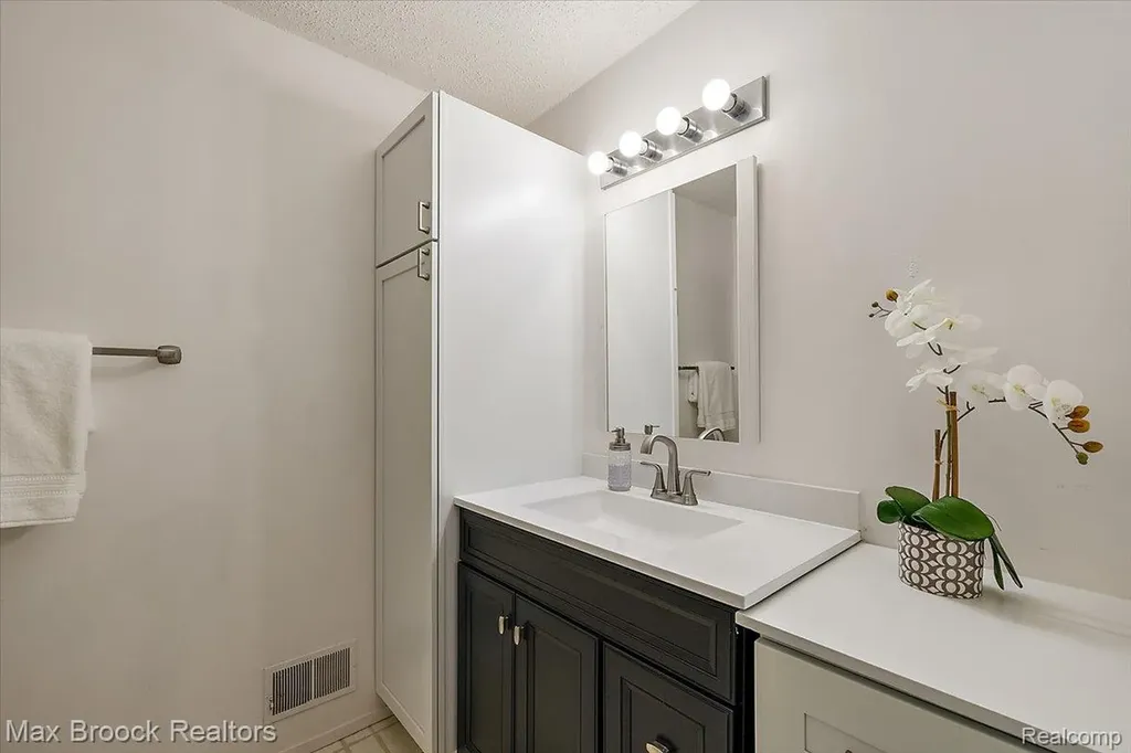 1808 Moors Court Bloomfield Hills City MI 48302