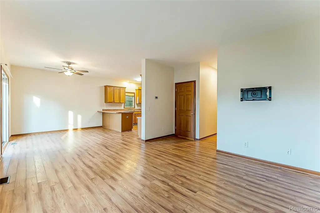 230 W Lake Street South Lyon City MI 48178