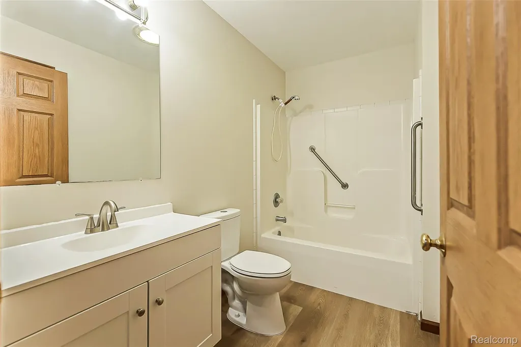 230 W Lake Street South Lyon City MI 48178
