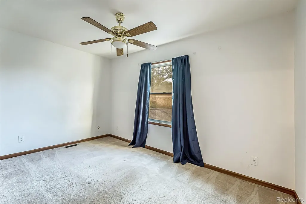 230 W Lake Street South Lyon City MI 48178
