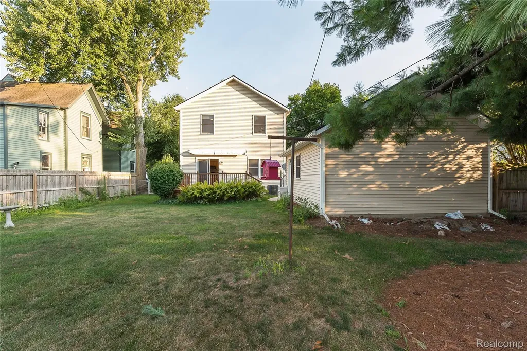 230 W Lake Street South Lyon City MI 48178