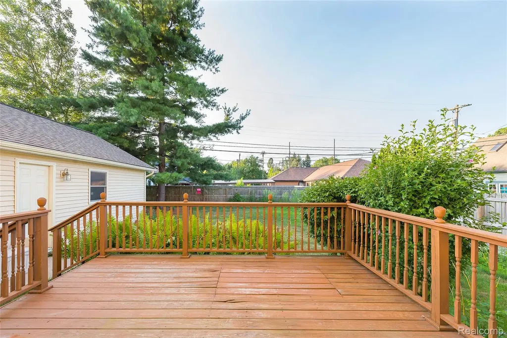 230 W Lake Street South Lyon City MI 48178