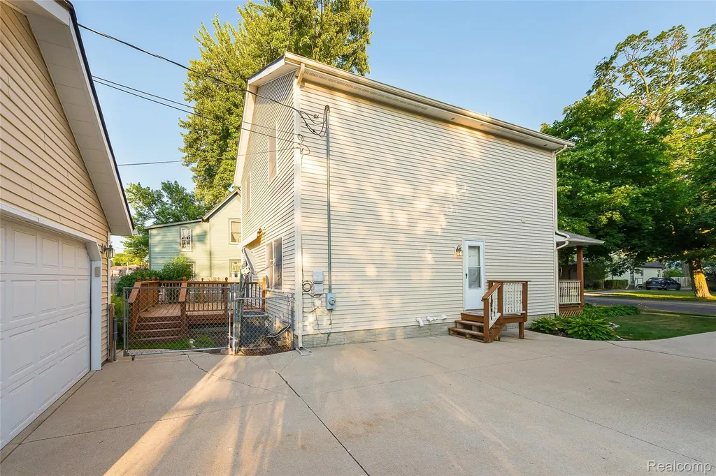 230 W Lake Street South Lyon City MI 48178
