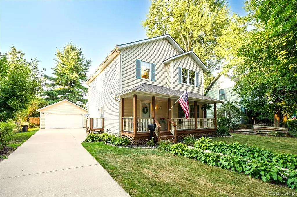 230 W Lake Street South Lyon City MI 48178