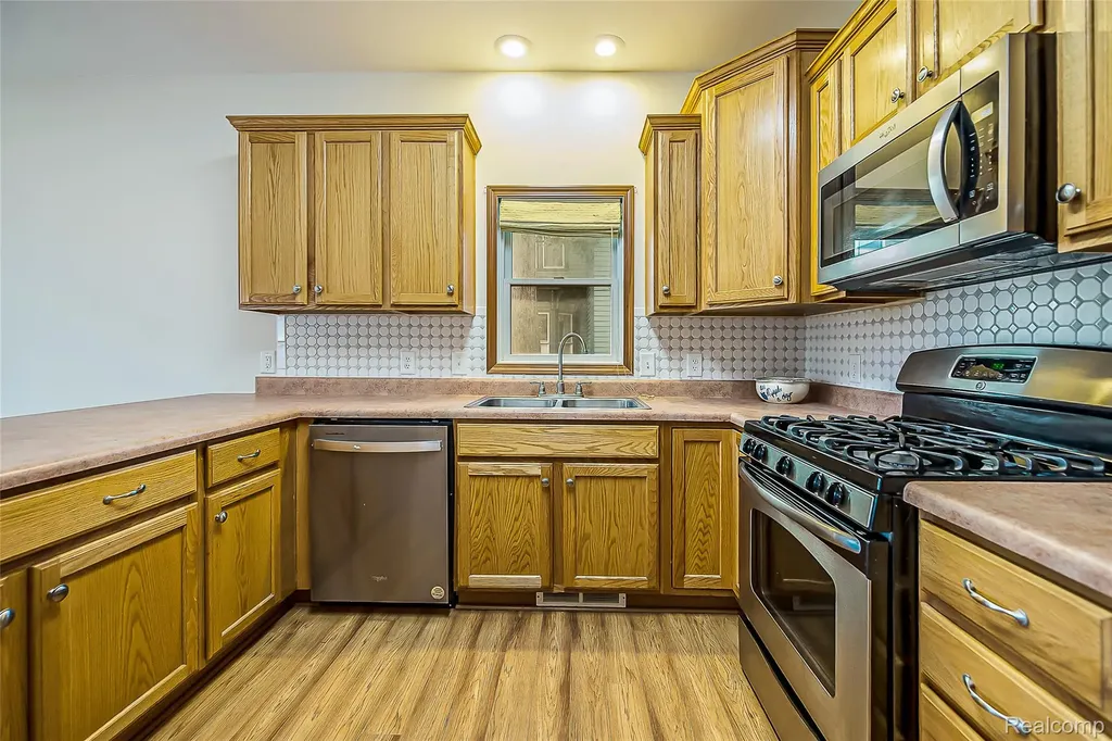 230 W Lake Street South Lyon City MI 48178