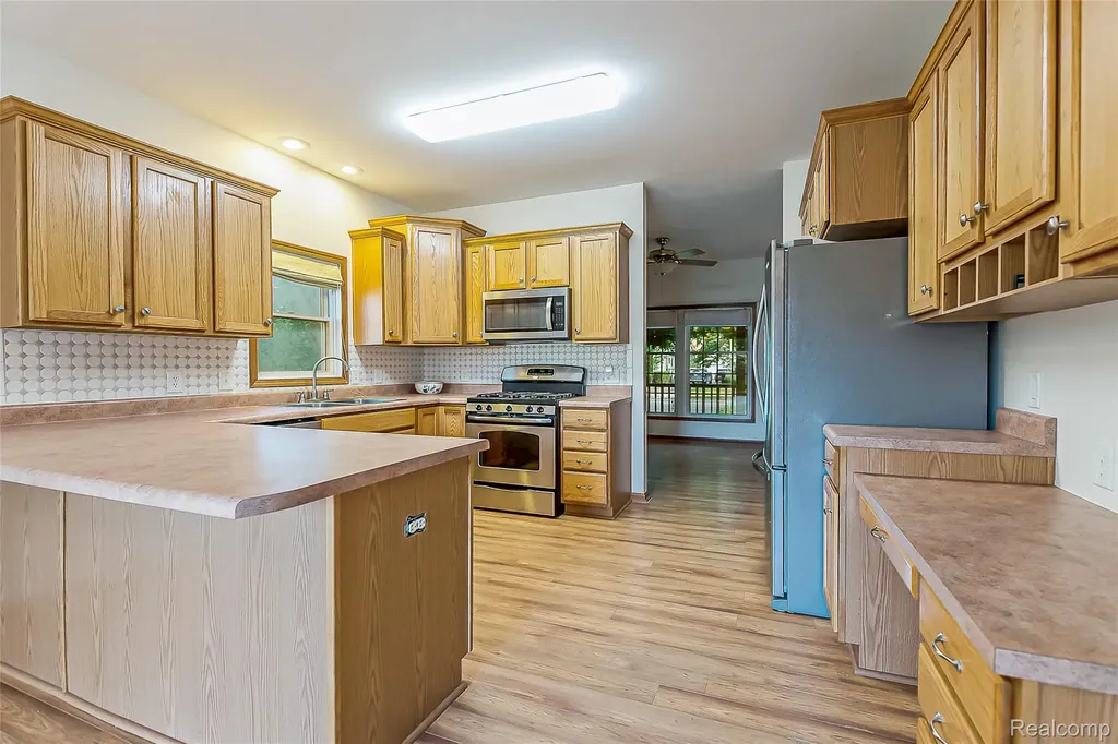 230 W Lake Street South Lyon City MI 48178