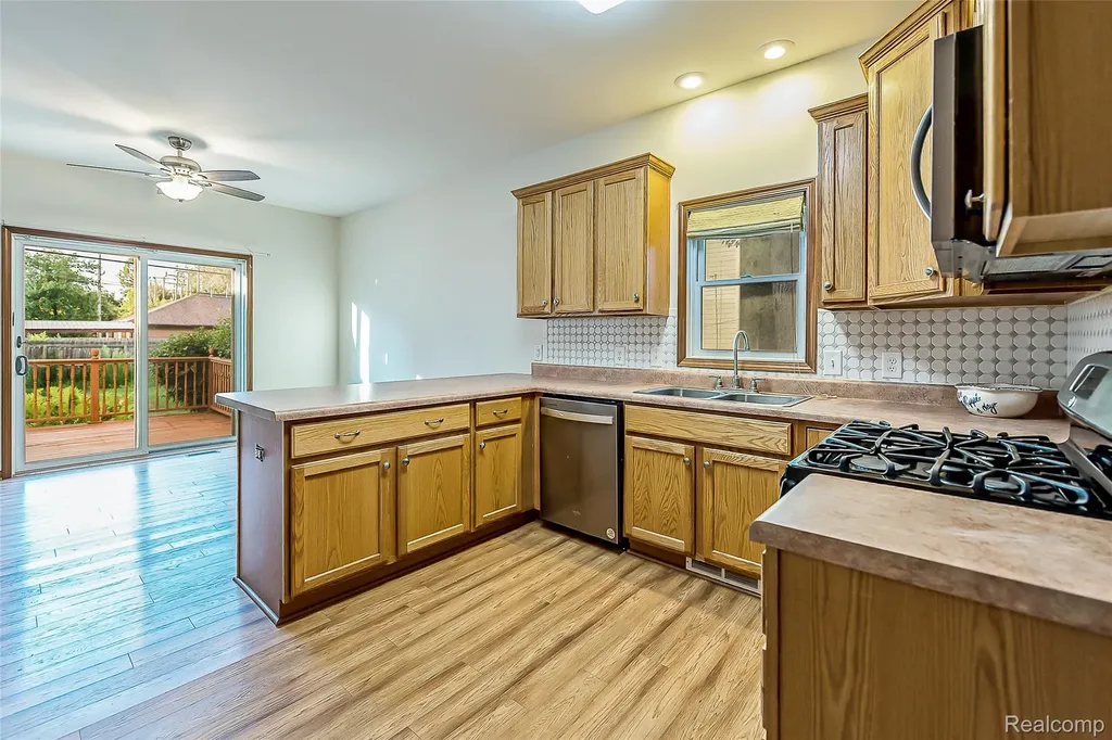 230 W Lake Street South Lyon City MI 48178