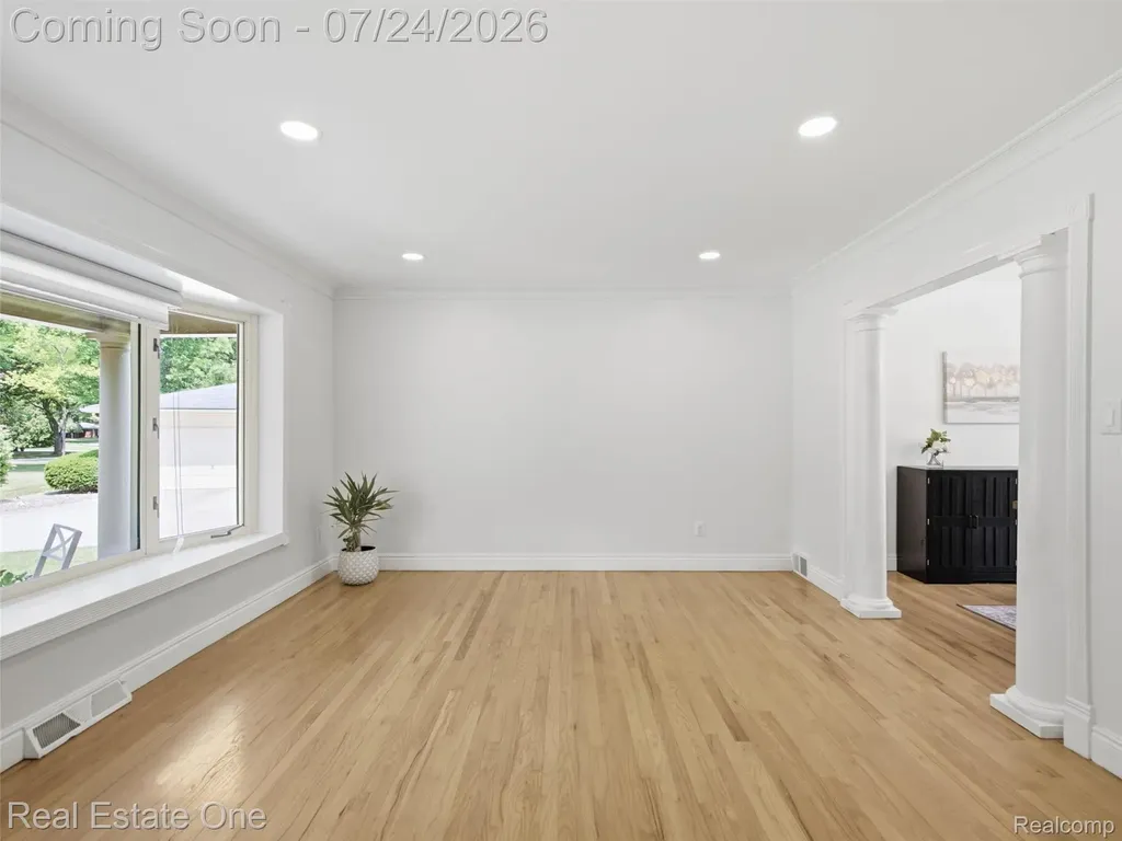 4166 Cherrywood Drive Troy City MI 48098