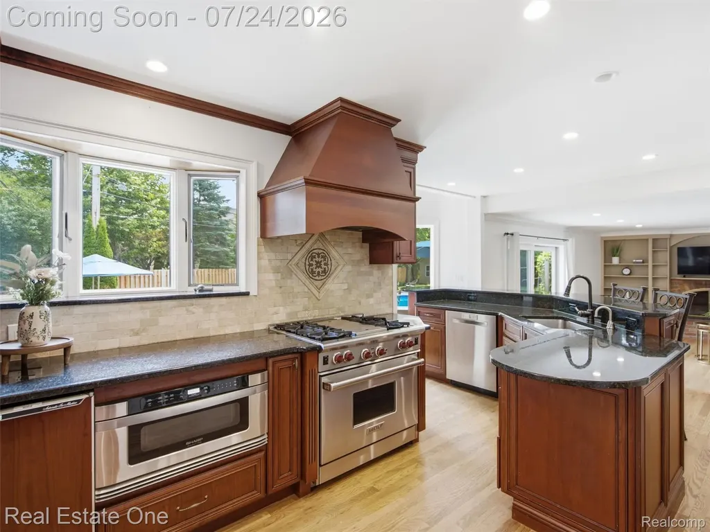 4166 Cherrywood Drive Troy City MI 48098