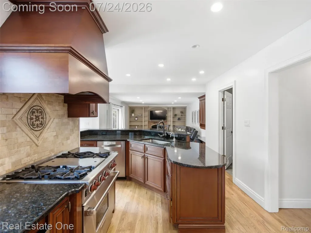 4166 Cherrywood Drive Troy City MI 48098
