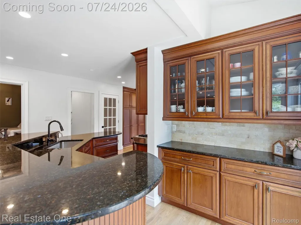4166 Cherrywood Drive Troy City MI 48098