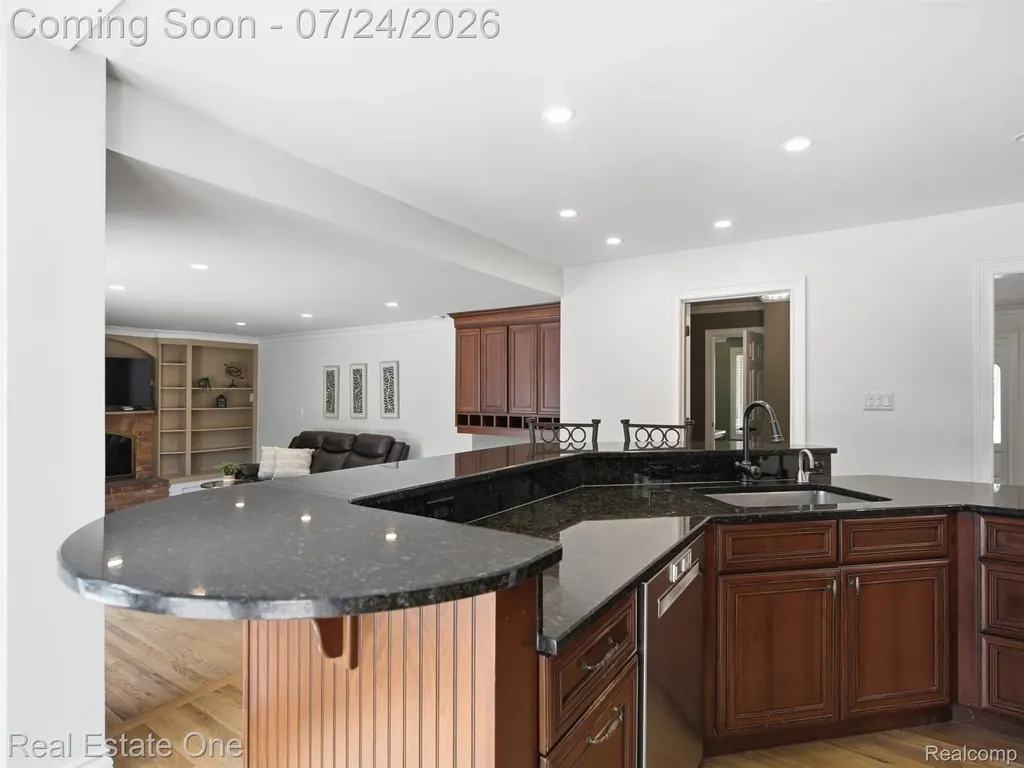 4166 Cherrywood Drive Troy City MI 48098