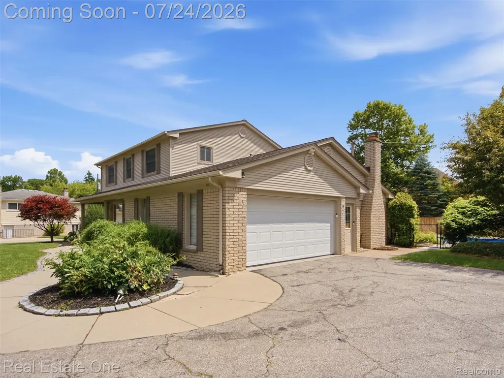 4166 Cherrywood Drive Troy City MI 48098