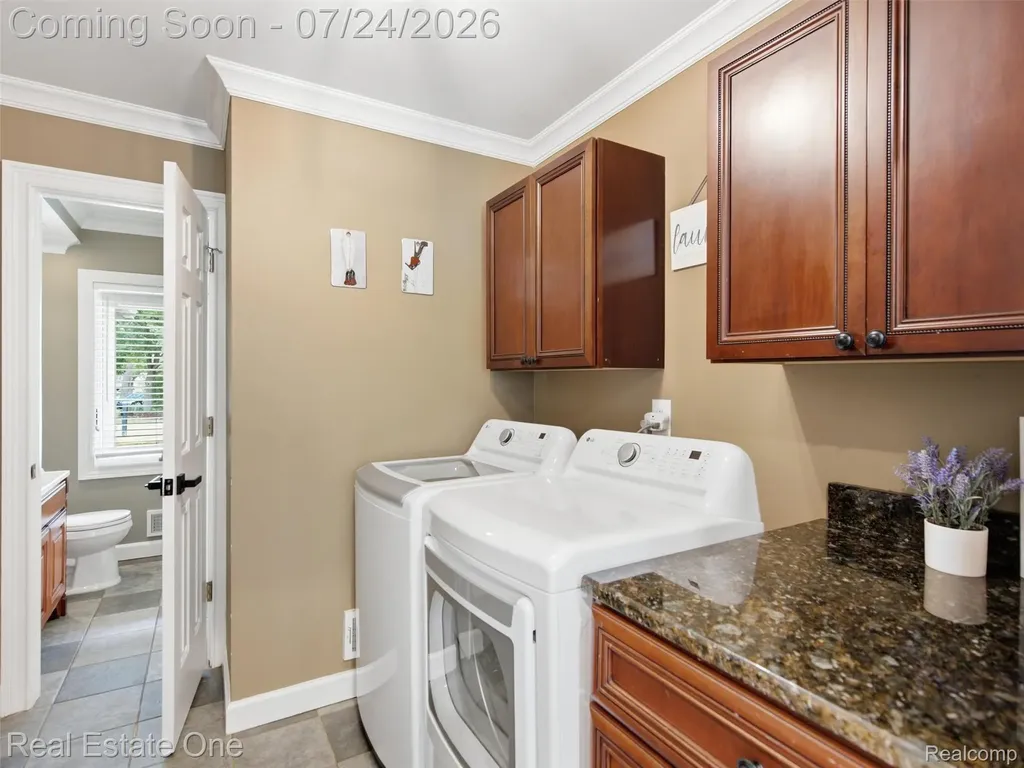 4166 Cherrywood Drive Troy City MI 48098