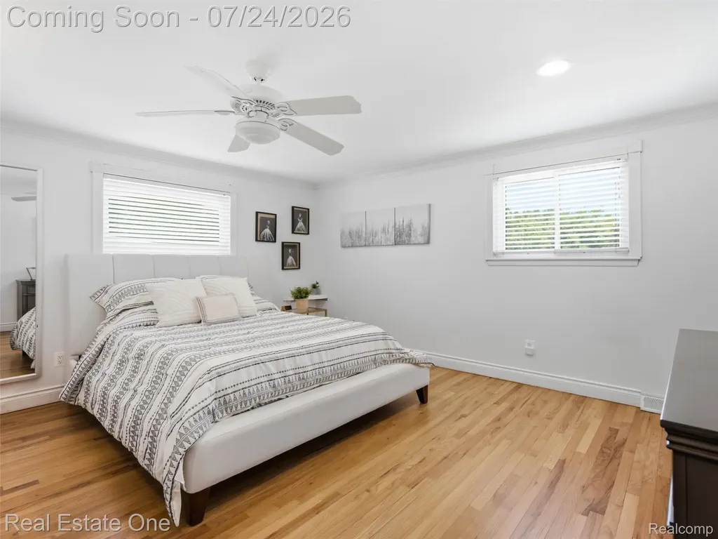 4166 Cherrywood Drive Troy City MI 48098