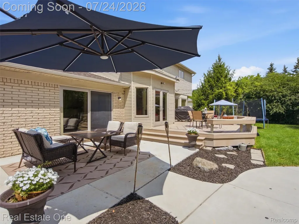4166 Cherrywood Drive Troy City MI 48098