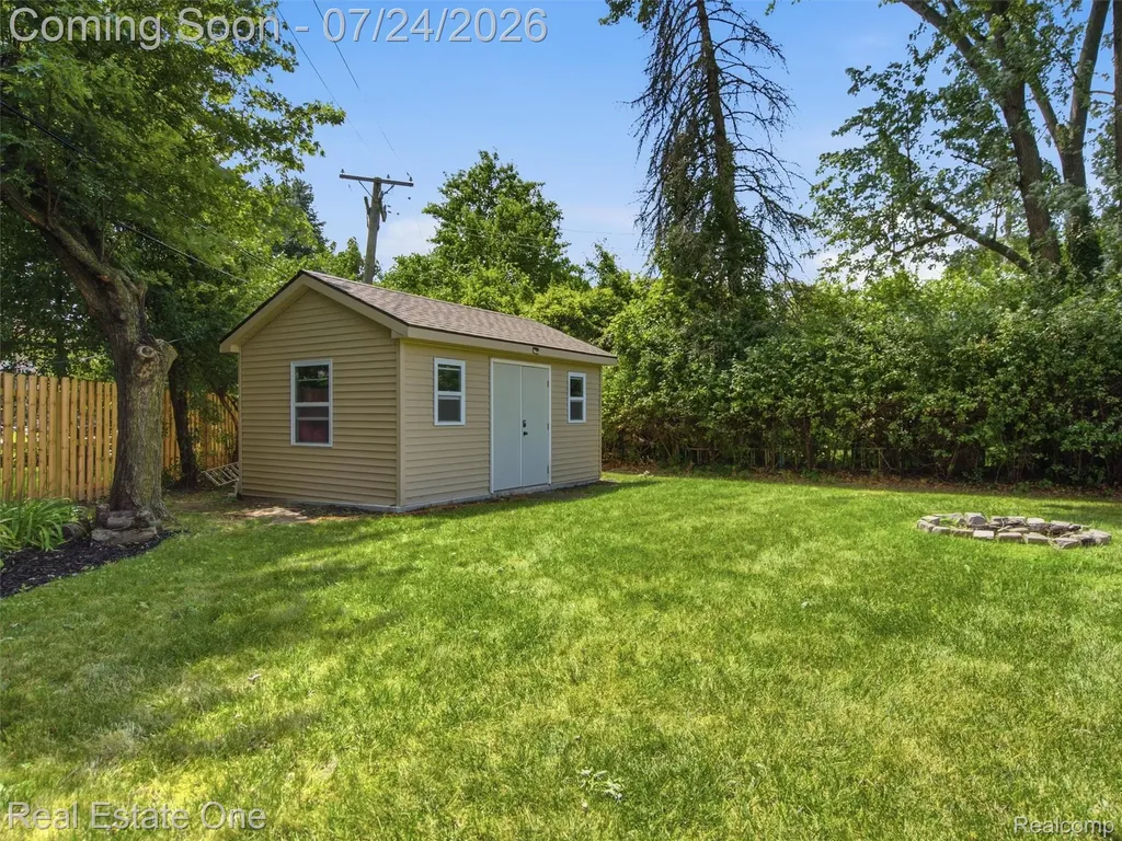 4166 Cherrywood Drive Troy City MI 48098