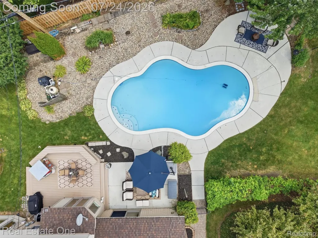 4166 Cherrywood Drive Troy City MI 48098