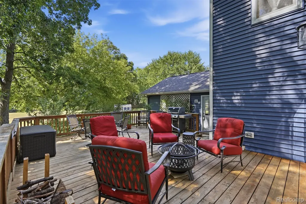 836 Alpine Trail Fenton City MI 48430