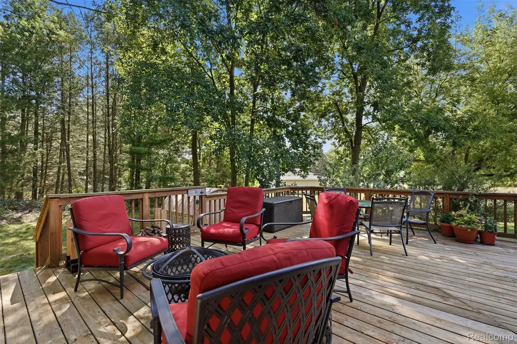836 Alpine Trail Fenton City MI 48430