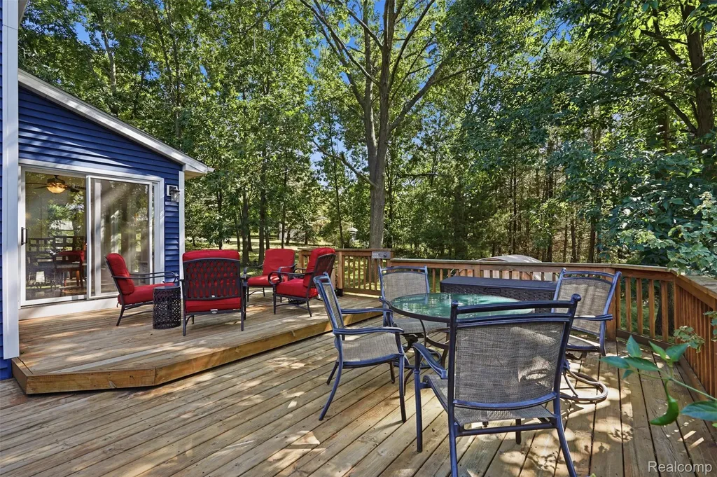 836 Alpine Trail Fenton City MI 48430
