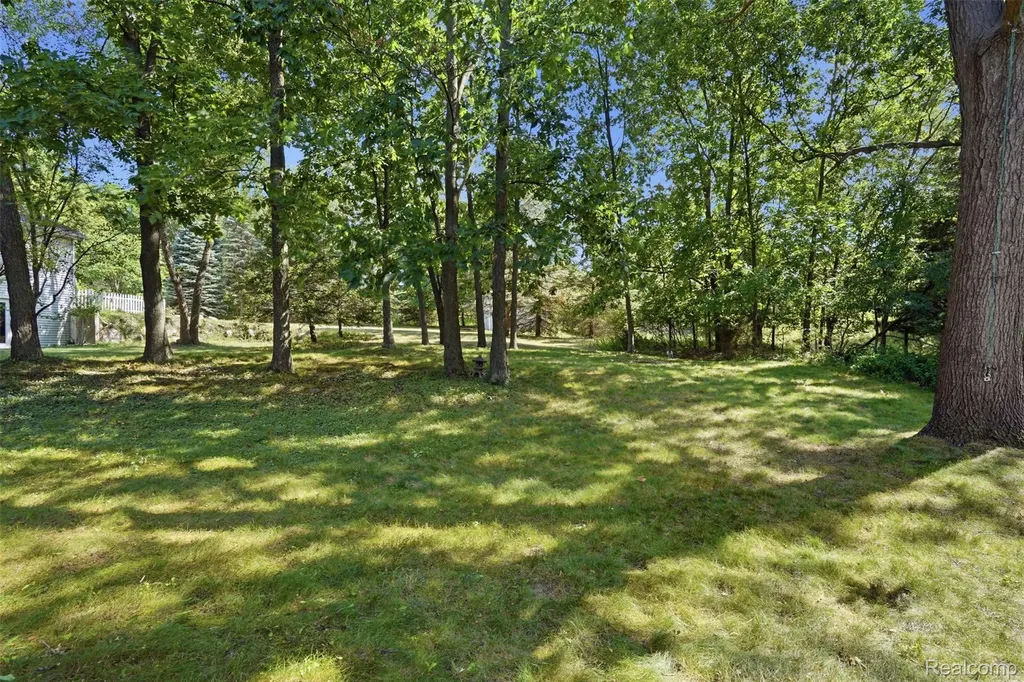 836 Alpine Trail Fenton City MI 48430