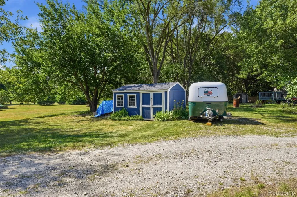 836 Alpine Trail Fenton City MI 48430