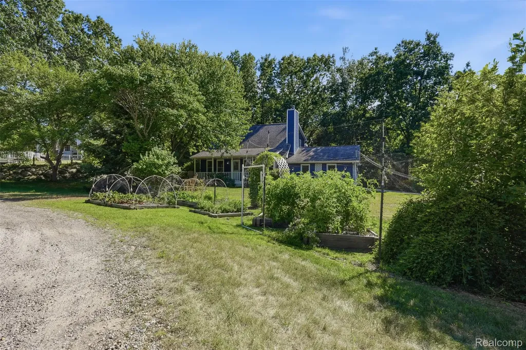 836 Alpine Trail Fenton City MI 48430