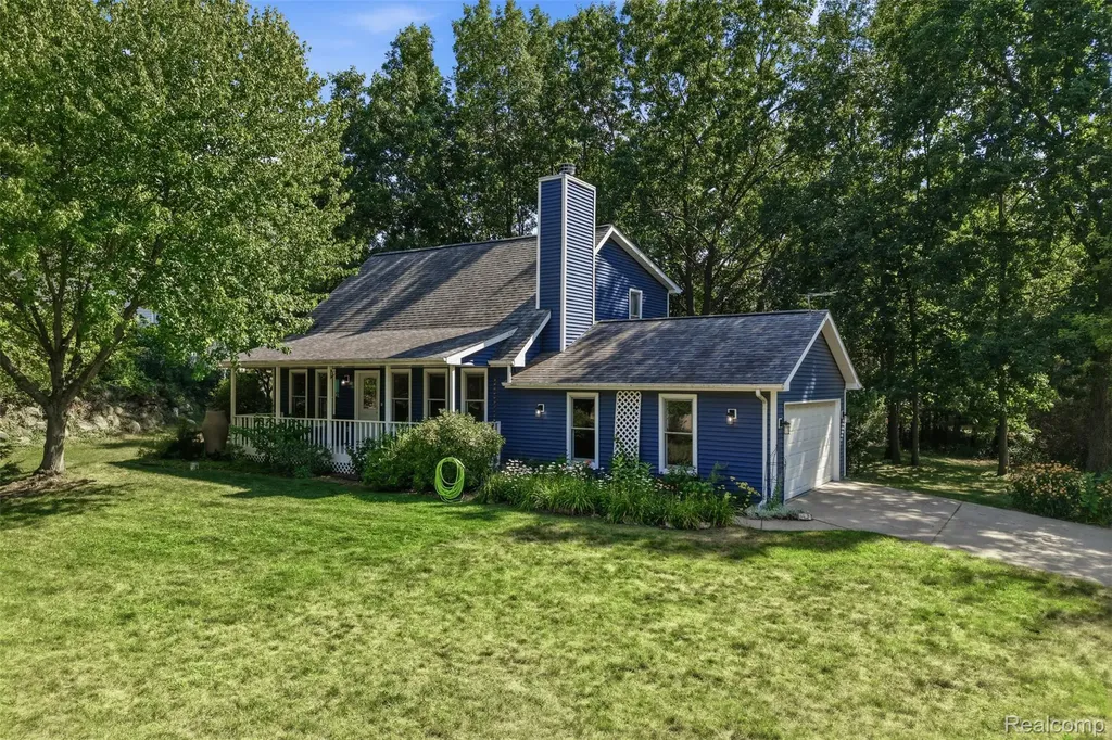 836 Alpine Trail Fenton City MI 48430