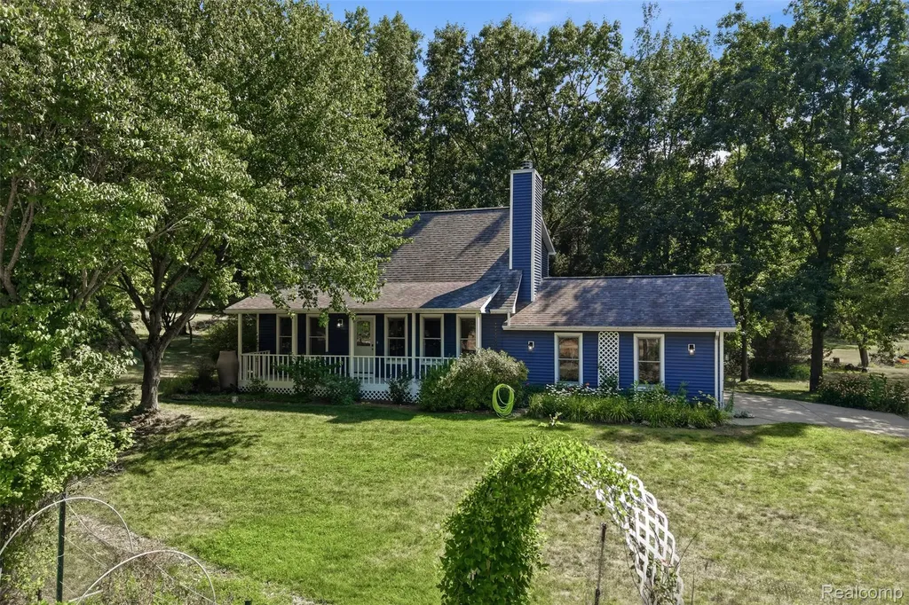 836 Alpine Trail Fenton City MI 48430