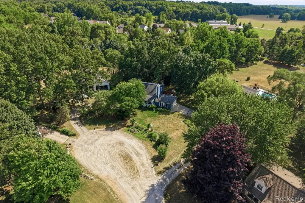 836 Alpine Trail Fenton City MI 48430