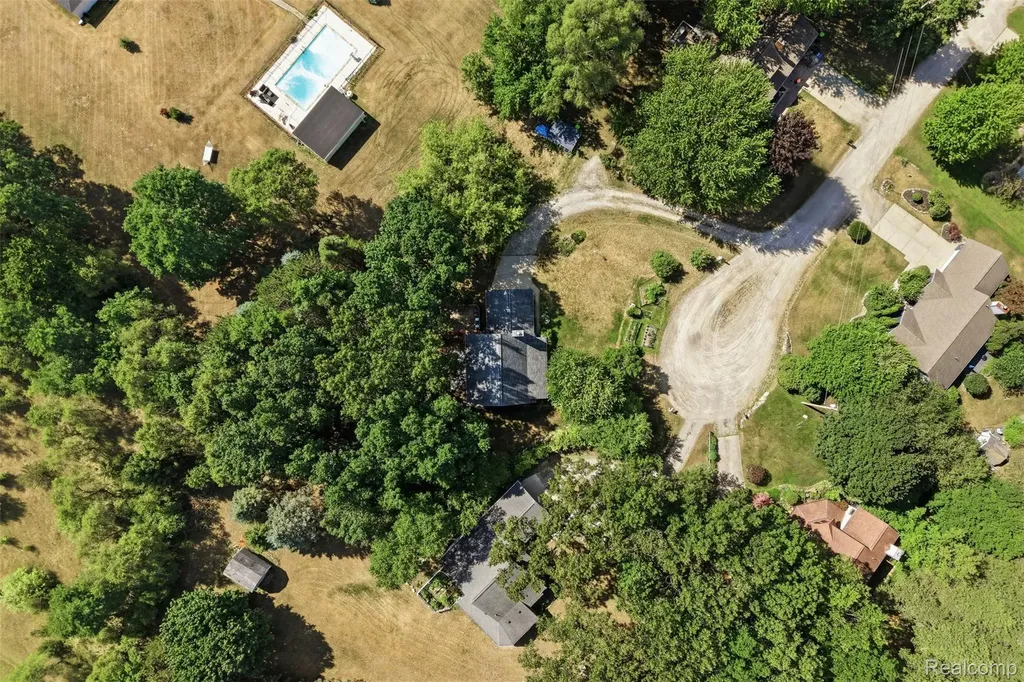 836 Alpine Trail Fenton City MI 48430