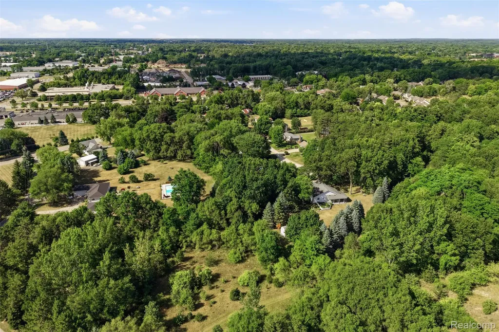 836 Alpine Trail Fenton City MI 48430