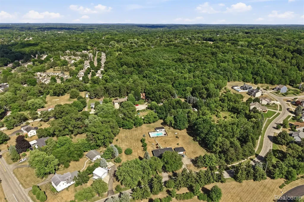 836 Alpine Trail Fenton City MI 48430