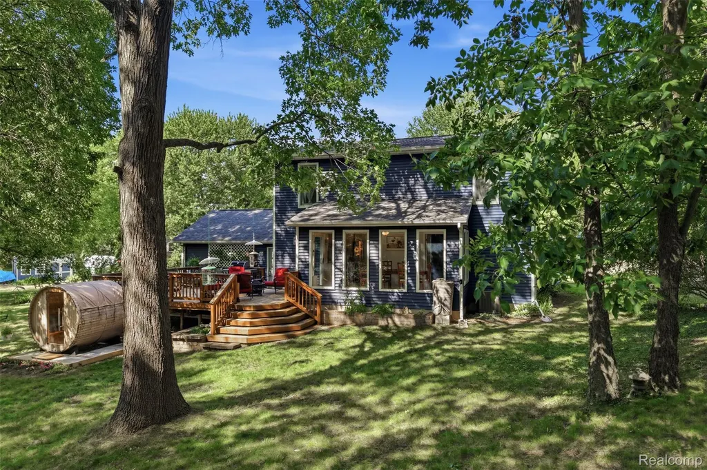 836 Alpine Trail Fenton City MI 48430