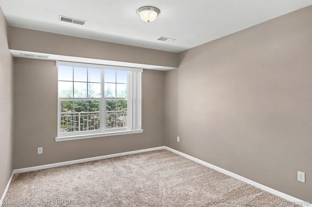 49086 W Woods Drive Shelby Charter Township MI 48317