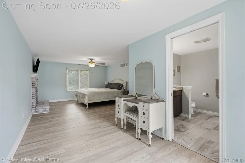 4851 Canyon Oaks Drive Brighton Township MI 48114
