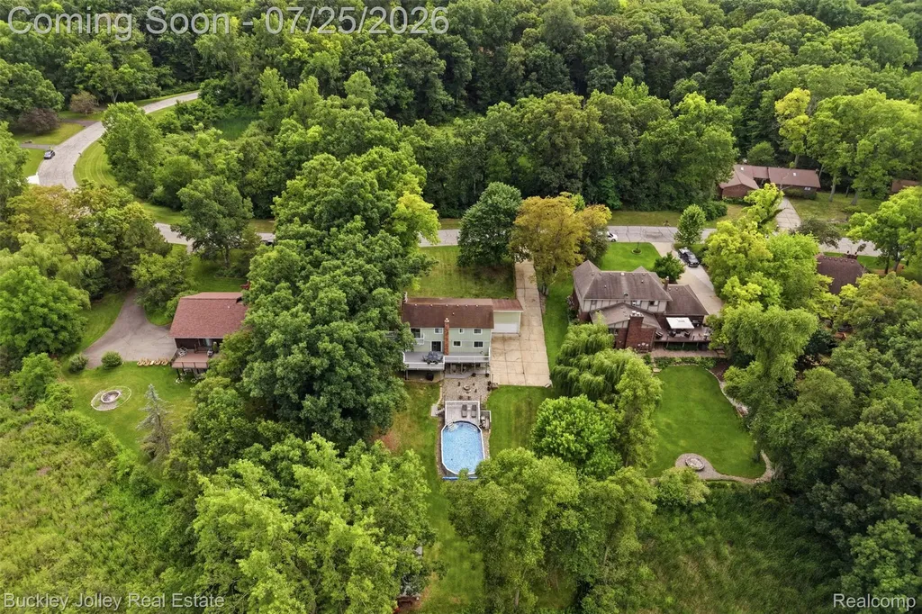 4851 Canyon Oaks Drive Brighton Township MI 48114
