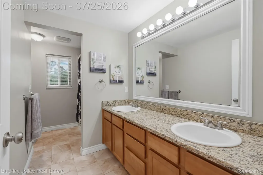 4851 Canyon Oaks Drive Brighton Township MI 48114