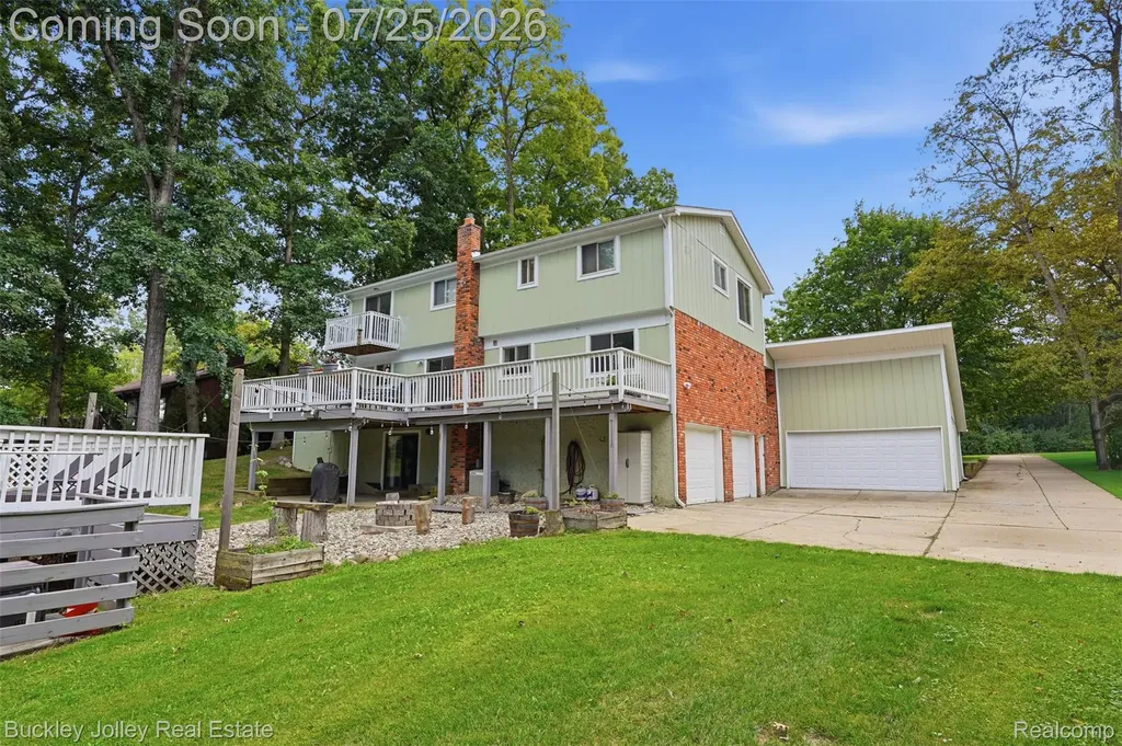 4851 Canyon Oaks Drive Brighton Township MI 48114