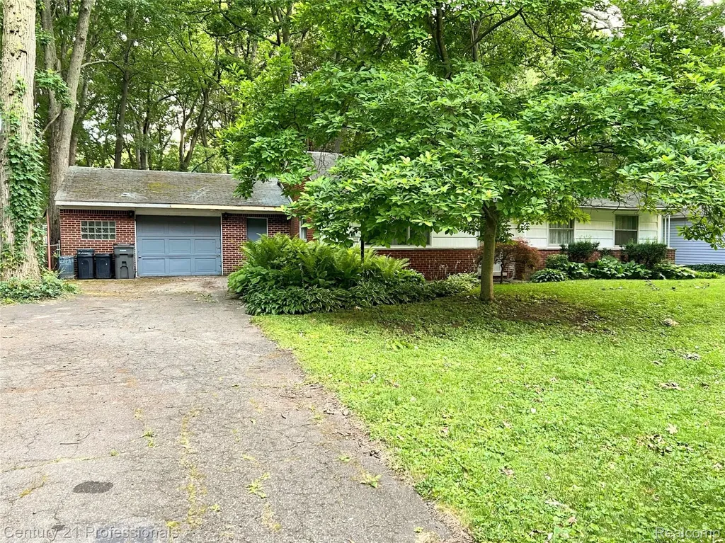 21900 Ulrich Street Clinton Charter Township MI 48036