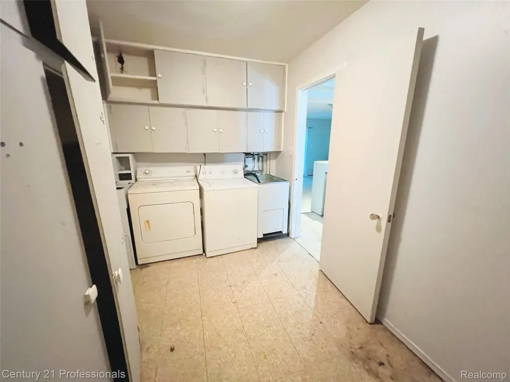 21900 Ulrich Street Clinton Charter Township MI 48036