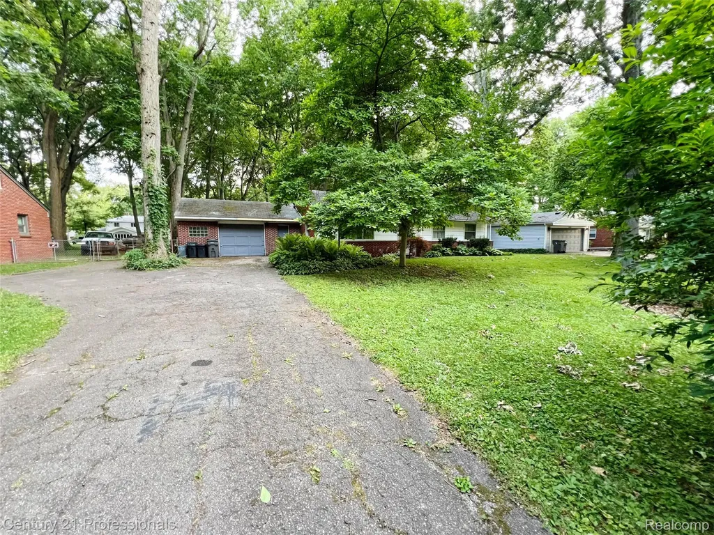 21900 Ulrich Street Clinton Charter Township MI 48036