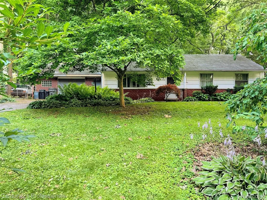 21900 Ulrich Street Clinton Charter Township MI 48036