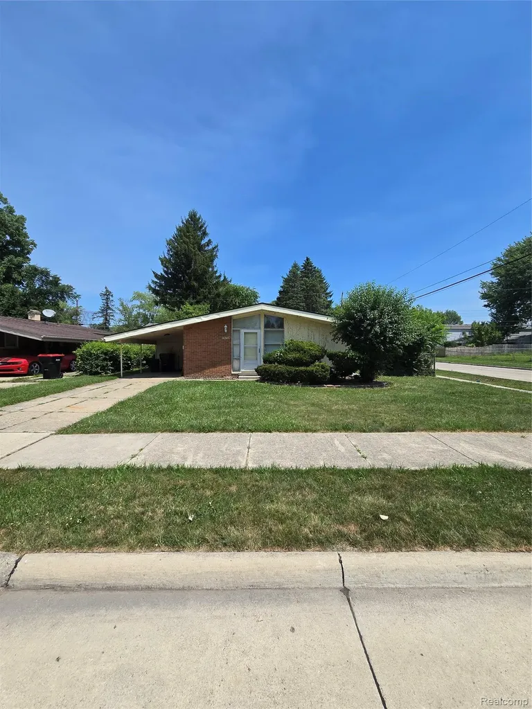 29708 Fairfax Street Southfield City MI 48076