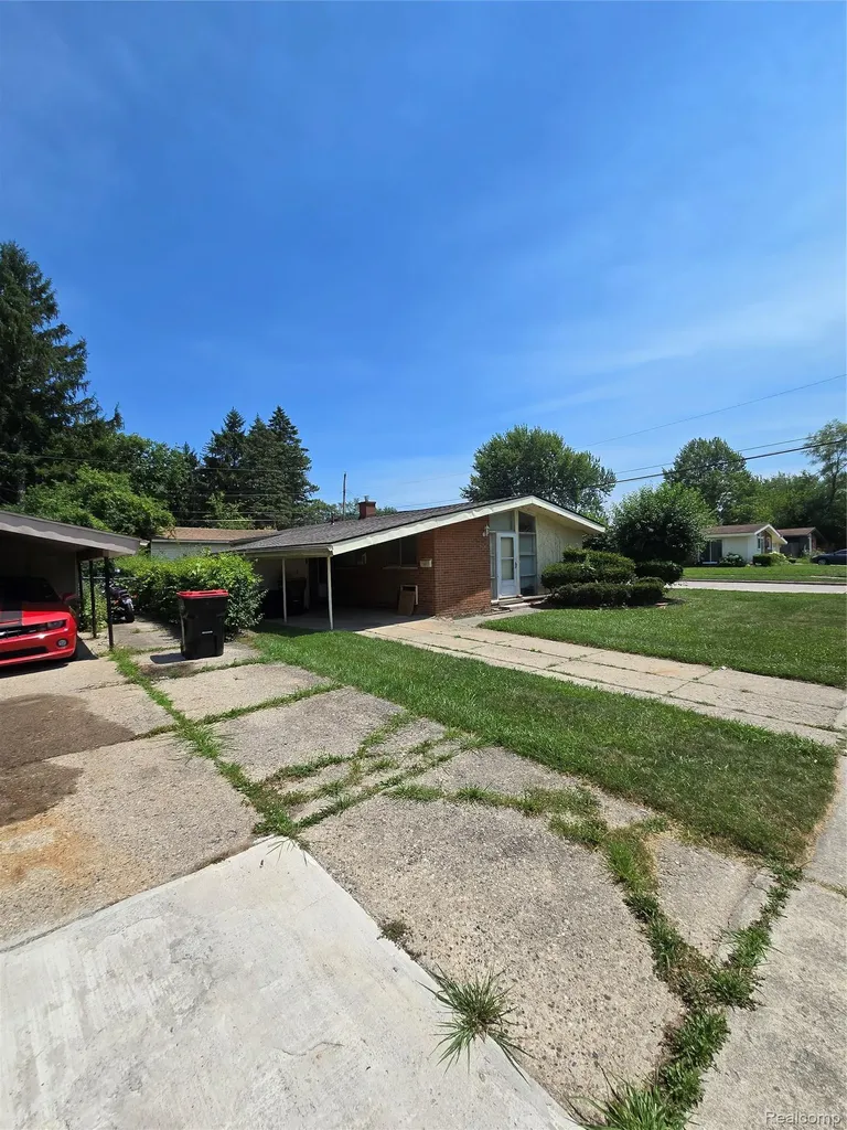 29708 Fairfax Street Southfield City MI 48076