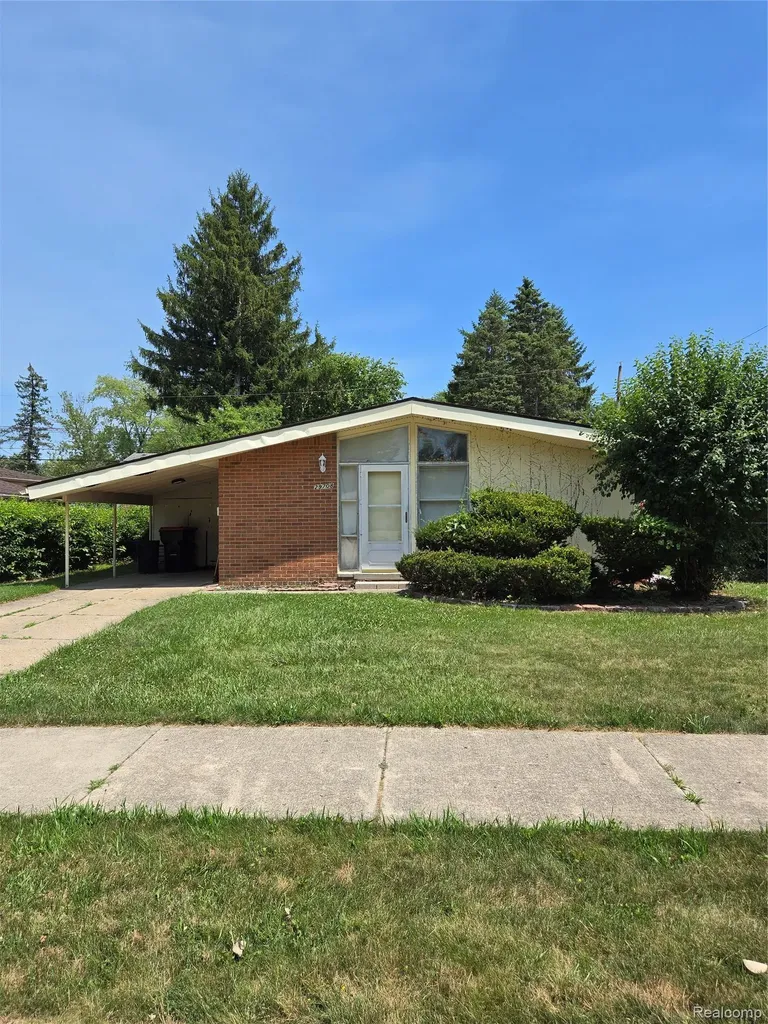 29708 Fairfax Street Southfield City MI 48076