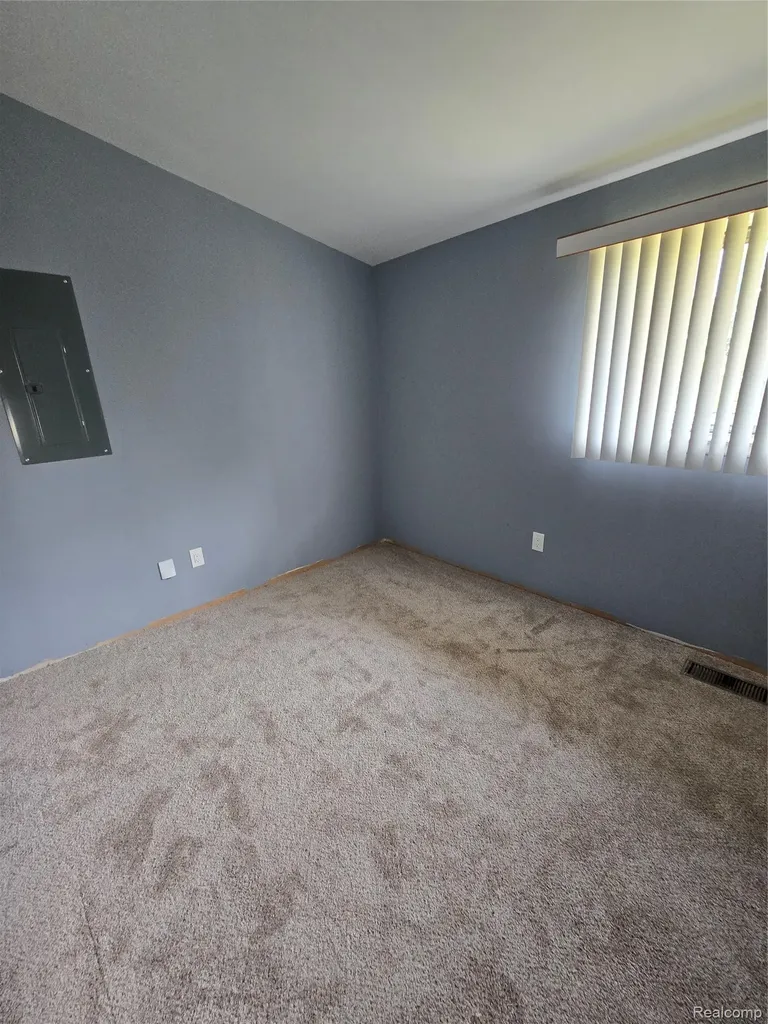 29708 Fairfax Street Southfield City MI 48076