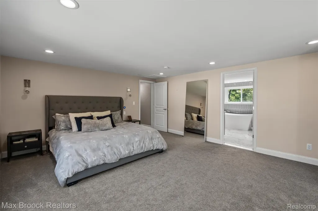 5763 Eastman Boulevard West Bloomfield Charter Township MI 48323